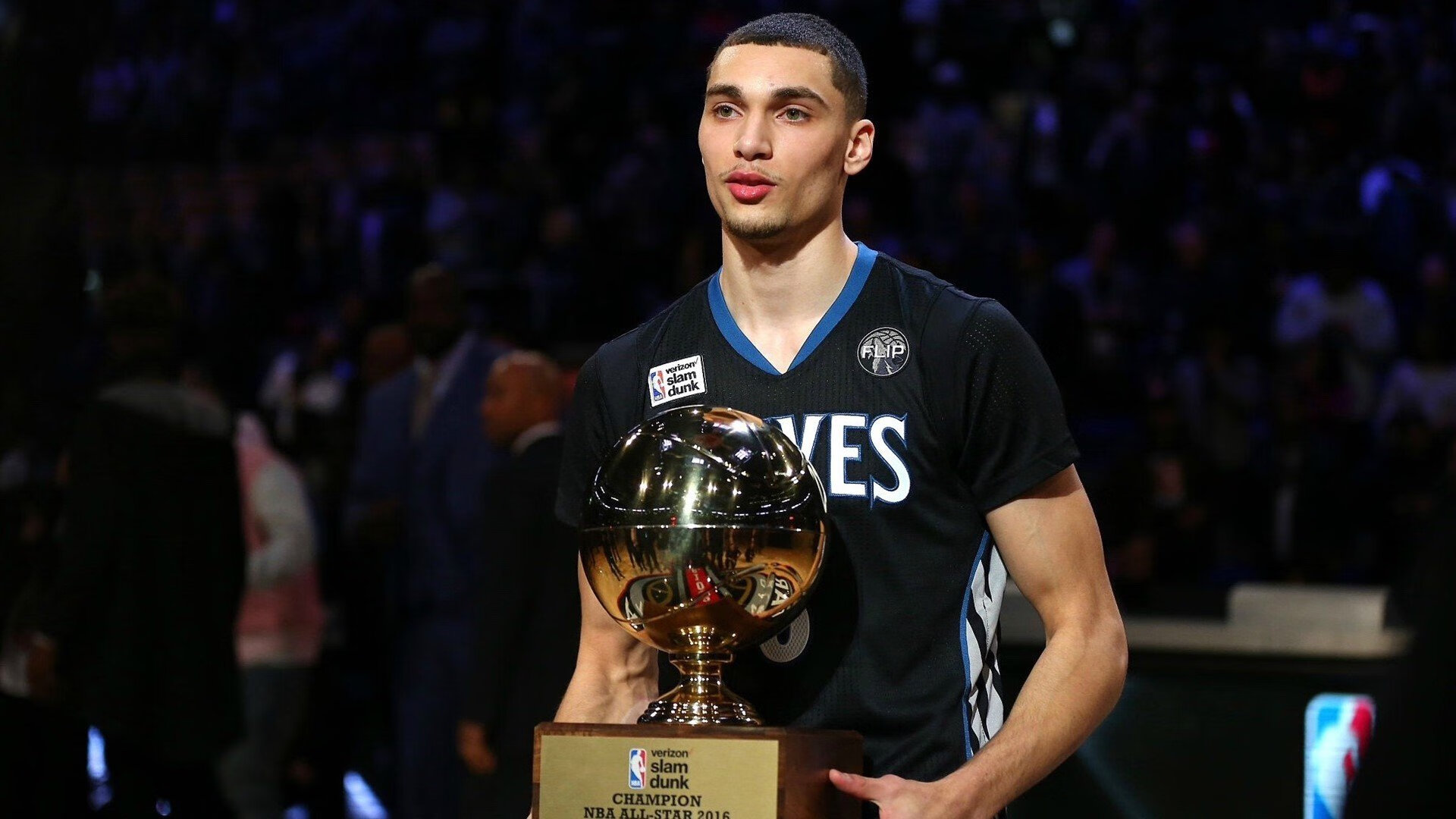 广厦队轻取公牛,锡安成为关键先生